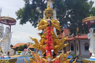 ศรัทธาแน่น แห่กราบไหว้ขอพร “ท้าวเวสสุวรรณ” วัดสันหลวงใหม่ หวังลุ้นโชค